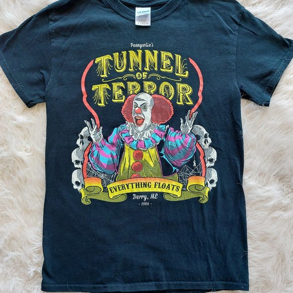 Gildan Men's Black Pennywise's Tunnel of Terror Derry ME.  T-Shirt Siz S - Picture 2 of 9